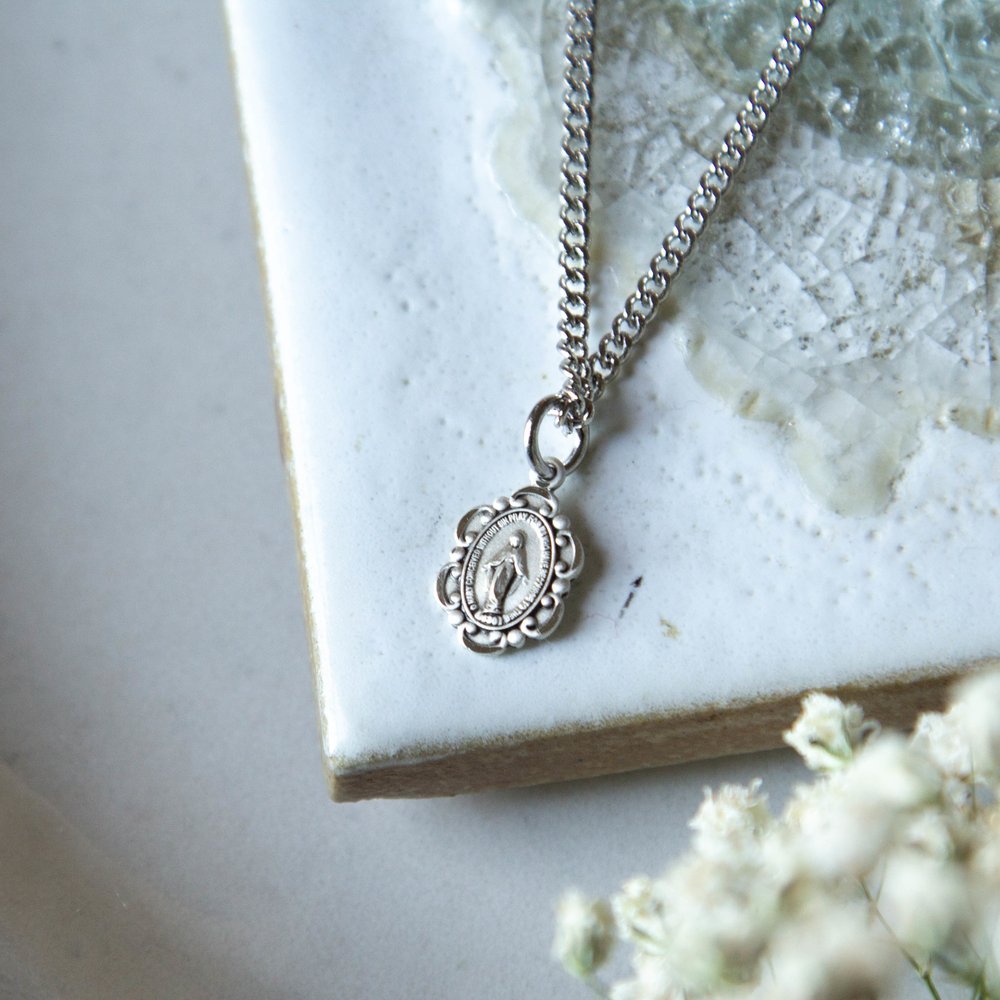 Petite Scalloped Miraculous Medal Necklace – 4 Styles